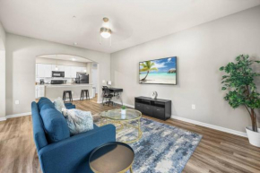 Deluxe and Spacious Condo with Pool, Gym and Laundry